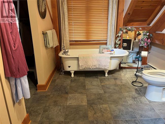 130 8 Th St, House other with 2 bedrooms, 3 bathrooms and null parking in Kaslo BC | Image 61