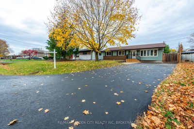 29 Southdale Dr, House other with 2 bedrooms, 2 bathrooms and 7 parking in Saint Catharines ON | Image 2