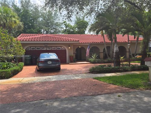 15331 Durnford Dr, Miami Lakes, FL, 33014-2319 | Card Image