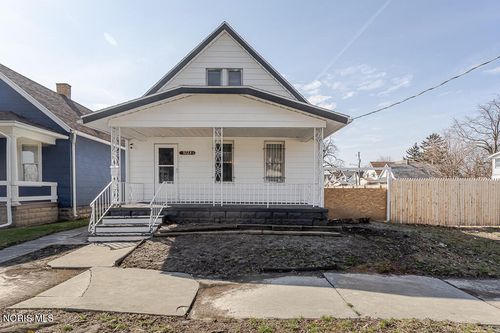 3223 Maple St, Toledo, OH, 43608-1805 | Card Image