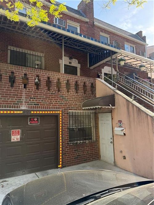 124 Brightwater Ct, Brooklyn, NY, 11235-7604 | Card Image