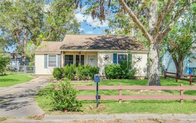 701 Kyle Street, House other with 3 bedrooms, 1 bathrooms and null parking in Angleton TX | Image 1