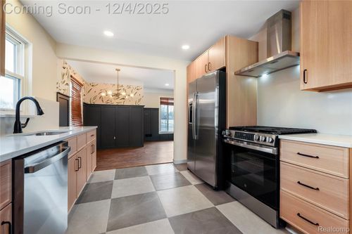 22635 California St, Saint Clair Shores, MI, 48080-2406 | Card Image