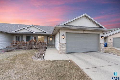 7505 S Peregrine Pl, Sioux Falls, SD, 57108-5925 | Card Image