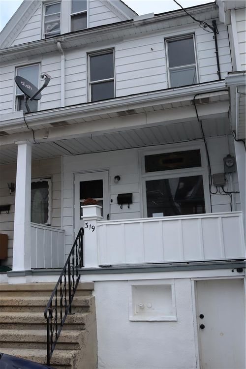319 N Columbia St, TAMAQUA, PA, 18252-1605 | Card Image