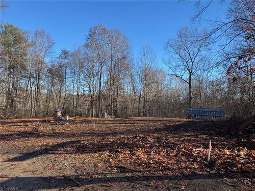 1028 Raccoon Run Ln, Jonesville, NC, 28642-9217 | Card Image