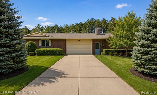1661 Madeline Dr, Lapeer, MI, 48446-3335 | Card Image
