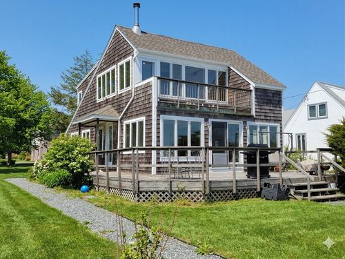 3 Hardy Ln, Essex, MA, 01929-1000 | Card Image