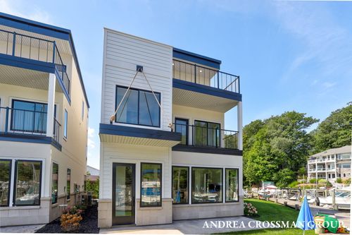 1-1 N Bailey Ave, South Haven, MI, 49090-1590 | Card Image