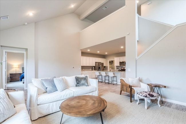 This view shows the openness to the kitchen | Image 13