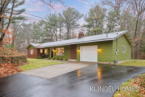 17880 Hiawatha Dr, Spring Lake, MI, 49456-9411 | Card Image