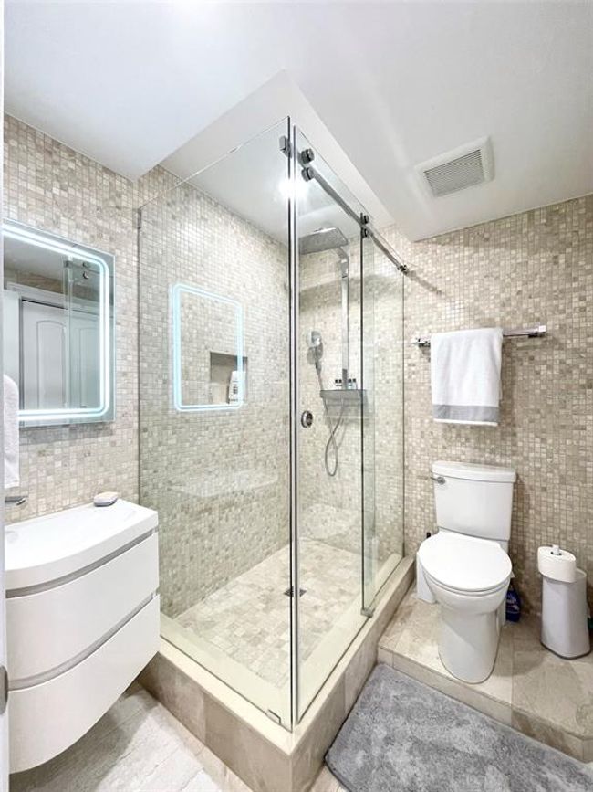 2nd Bathroom | Image 23