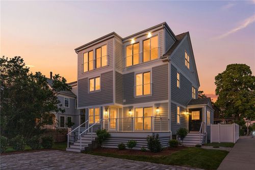 104 2nd St, Newport, RI, 02840-8525 | Card Image