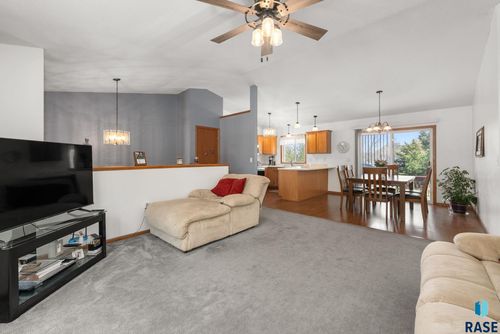 1516 N Minnesota St Street, Mitchell, SD, 57301 | Card Image