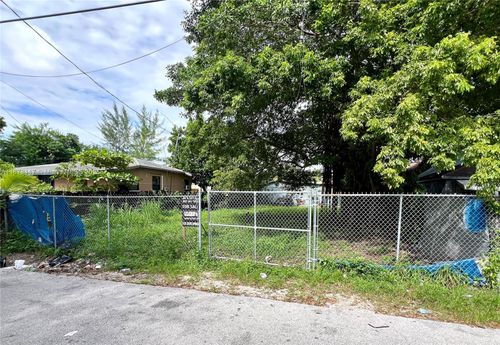7552 Ne Miami Ct, Miami, FL, 33138-4334 | Card Image