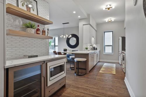 apt-206-4950 Central St, Kansas City, MO, 64112-2524 | Card Image