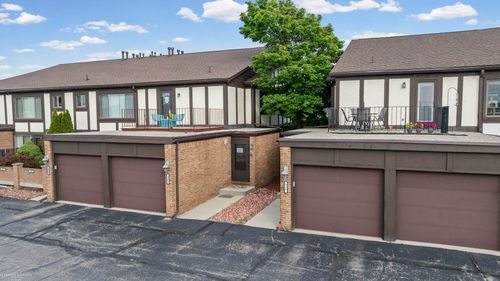 408 Country Club Dr, Saint Clair Shores, MI, 48082-1062 | Card Image