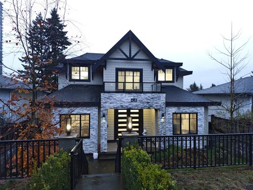 450 Wilson St, New Westminster, BC, V3L3R8 | Card Image