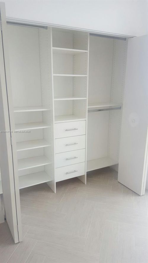 2705-600 Ne 27th St, Miami, FL, 33137-5196 | Card Image