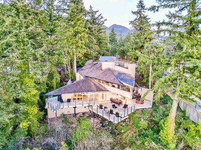 6011 Eagleridge Dr, House other with 4 bedrooms, 3 bathrooms and 3 parking in West Vancouver BC | Image 1