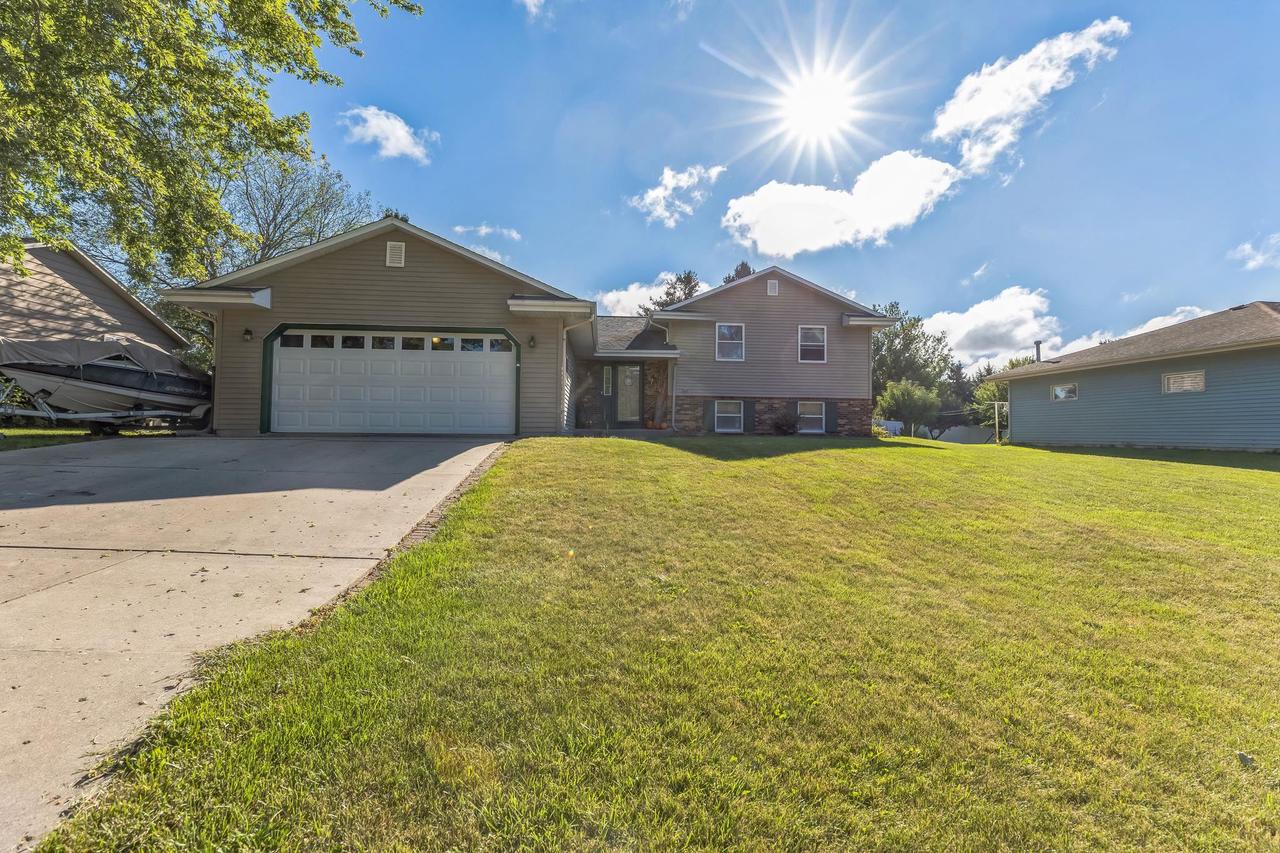 Lyndhurst Dr, Janesville, WI 53546