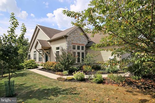 805 Briar Edge Ct, LEBANON, PA, 17046-2150 | Card Image