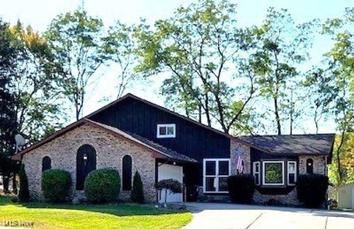 4803 Sassafras Dr, Parma, OH, 44129-6530 | Card Image