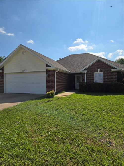 1703 N Valor, Siloam Springs, AR, 72761-2093 | Card Image