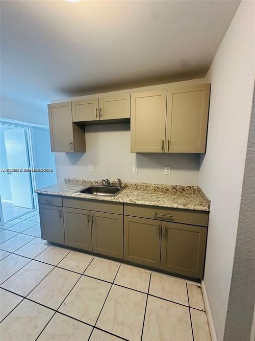 5 Ne 16th Ct, Fort Lauderdale, FL, 33305-2906 | Card Image