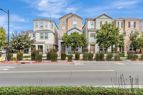 813 Garden St, Milpitas, CA, 95035-8000 | Card Image
