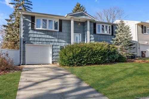 7 Vilno Ct, Huntington Station, NY, 11746-1517 | Card Image