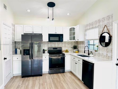 3-1012 Ne 17th Ct, Fort Lauderdale, FL, 33305-3166 | Card Image