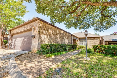 2731 Fairway Park St, Grand Prairie, TX, 75050-2663 | Card Image