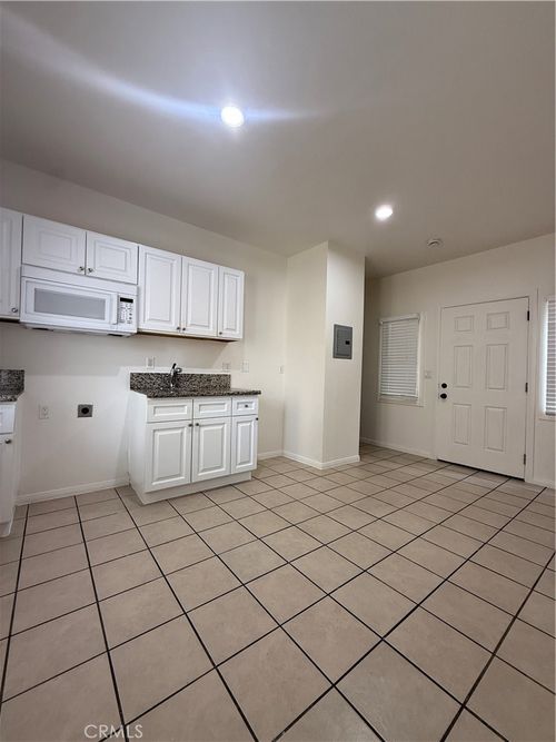 10-1085 Hoffman Ave, Long Beach, CA, 90813-3829 | Card Image