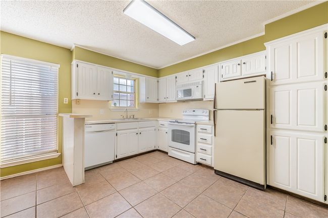1355 S 11 Th St, Condo with 2 bedrooms, 3 bathrooms and null parking in Waco TX | Image 5