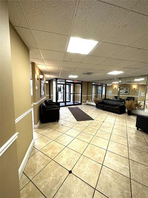 apt-3r-560 Halstead Ave, Harrison, NY, 10528-3843 | Card Image