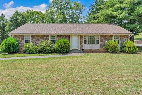 621 Bonnie Ln, Salem, VA, 24153-6608 | Card Image