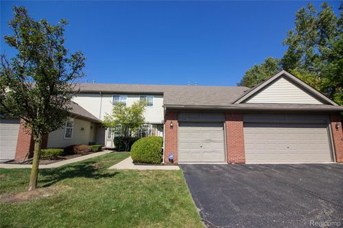 718 Palmer Dr, Pontiac, MI, 48342-1857 | Card Image