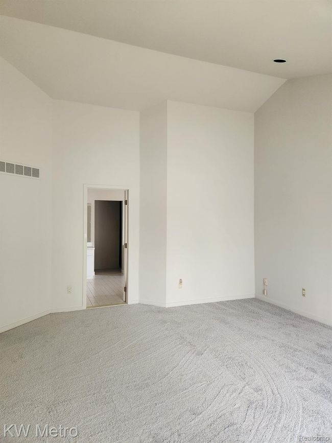 6250 Stonebridge, House other with 4 bedrooms, 3 bathrooms and null parking in West Bloomfield MI | Image 21