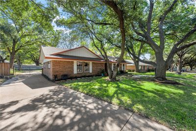 5306 Lake Killarney Drive, House other with 3 bedrooms, 2 bathrooms and 2 parking in Waco TX | Image 2