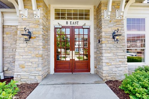 unit-302-8 Kennedy Ln, Hinsdale, IL, 60521-4666 | Card Image