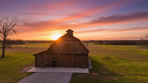 29990C S 2725 Rd, Sheldon, MO, 64784-2563 | Card Image