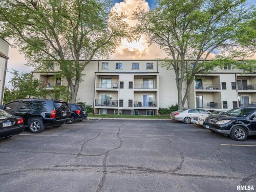 37b-3119 W Willow Knolls Dr, Peoria, IL, 61614-1057 | Card Image