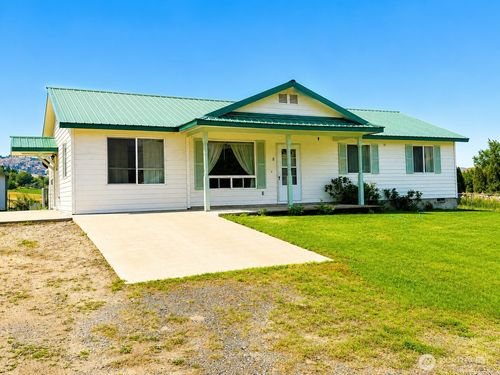 8 Orchard Loop S, Tonasket, WA, 98855-8840 | Card Image
