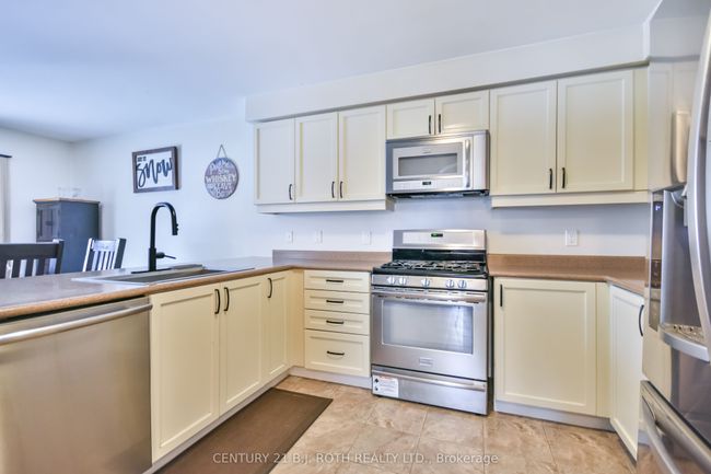 212 Maplewood Dr, House other with 3 bedrooms, 3 bathrooms and 4 parking in Angus ON | Image 12