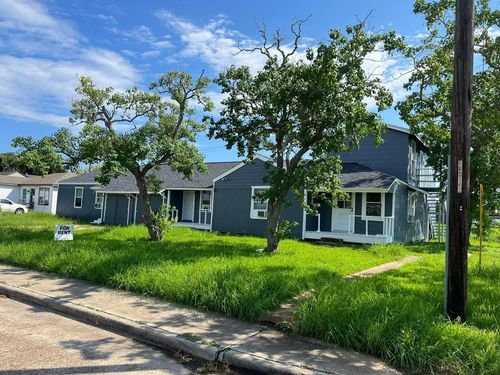 527 W 8th St, Freeport, TX, 77541-5635 | Card Image