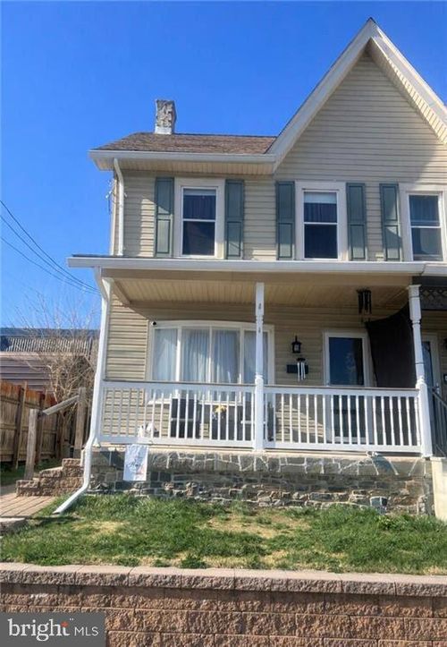110 Chestnut St, Slatington, PA, 18080-1509 | Card Image