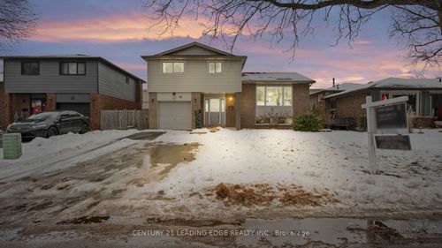 69 Calais St, Whitby, ON, L1N5M3 | Card Image