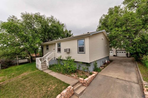 2511 Wilson Ave, Hot Springs, SD, 57747-1121 | Card Image