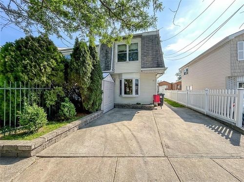 32 Mccormick Pl, Staten Island, NY, 10305-2523 | Card Image
